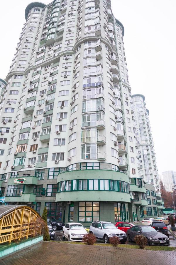 Navit Luxury Apartments With Breakfast Near The Railway Station, The City Center And The Park Kyiv Exterior photo
