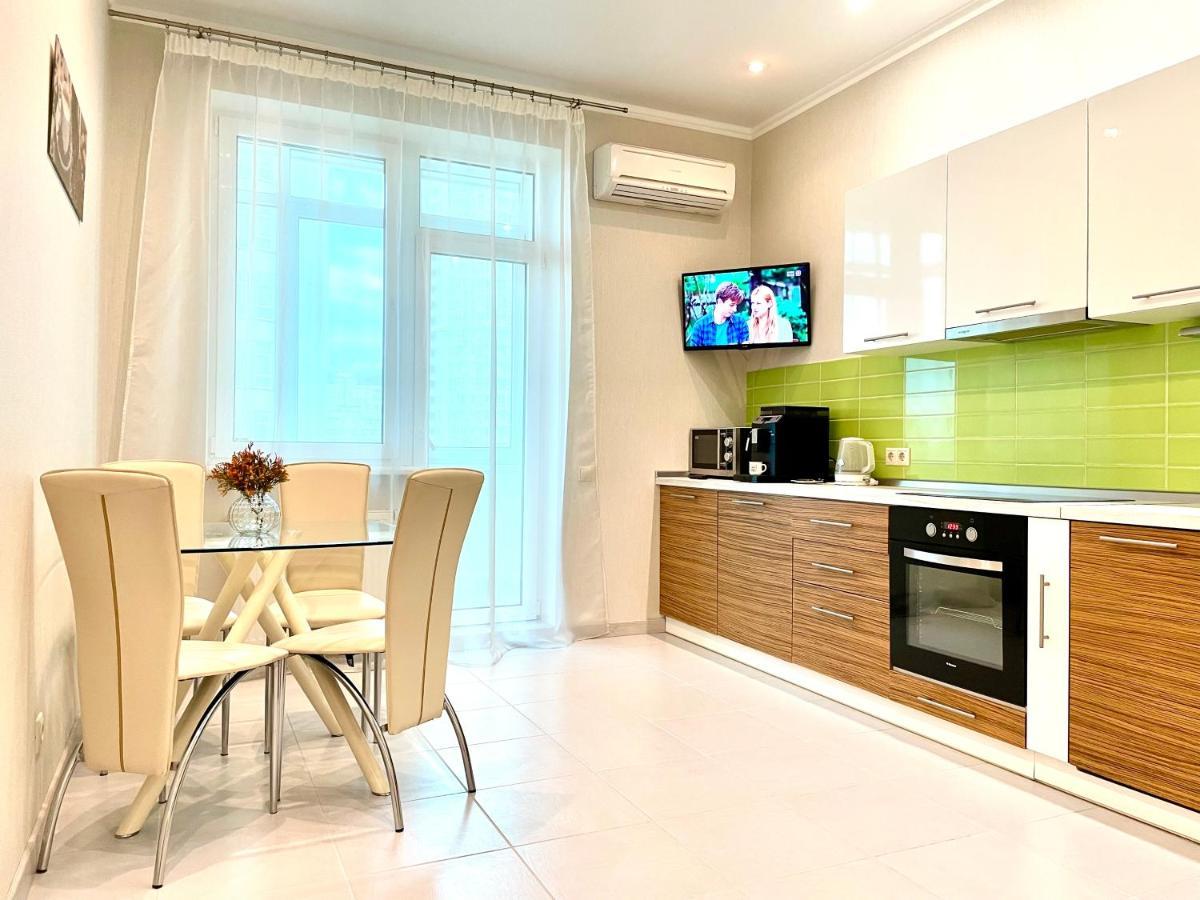 Navit Luxury Apartments With Breakfast Near The Railway Station, The City Center And The Park Kyiv Exterior photo