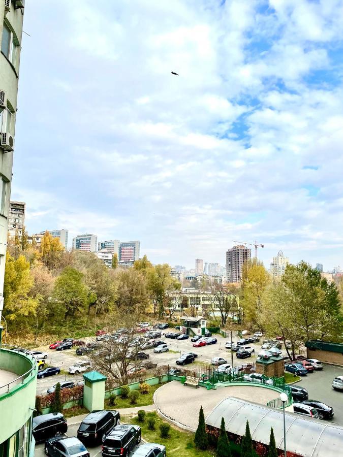 Navit Luxury Apartments With Breakfast Near The Railway Station, The City Center And The Park Kyiv Exterior photo