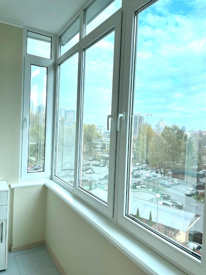 Navit Luxury Apartments With Breakfast Near The Railway Station, The City Center And The Park Kyiv Exterior photo